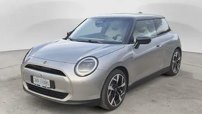 Nouvelle Mini Cooper 135 kW (184 ch) 2025 Gris Citadine