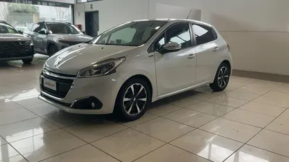 Usata Peugeot 208 Signature Sky 102 CV (75 kW) 2020 Utilitaria