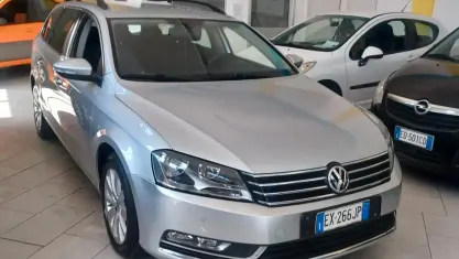 Usata VW Passat 105 CV (77 kW) 2014 Argento Station wagon