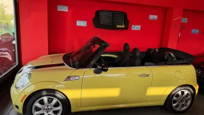 Usata Mini Cooper S Cabriolet 175 CV (128 kW) 2009 Giallo Cabrio