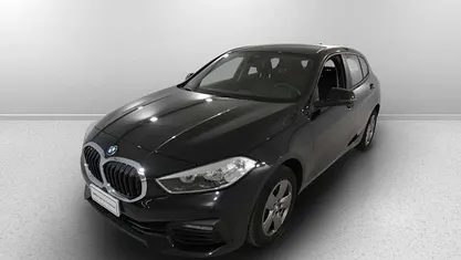 Black sapphire metallizzato Usata 2023 BMW 116 Advantage Due volumi | 24.000 € (Buon prezzo)