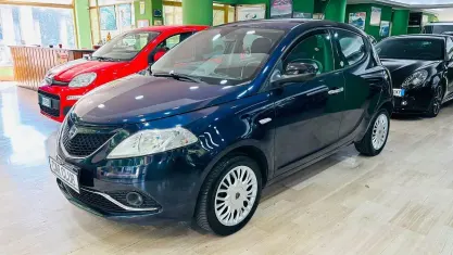 Usata Lancia Ypsilon 69 CV (50 kW) 2017 Bluazzurro Utilitaria