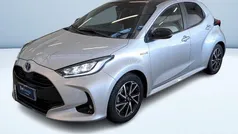 Argento metallizzato Usata 2021 Toyota Yaris Hybrid Lounge Tre volumi | 18.200 € (Buon prezzo)