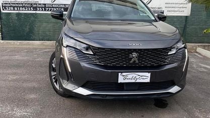 Begagnad Peugeot 3008 Allure 131 HK (96 kW) 2022 Grå Sedan