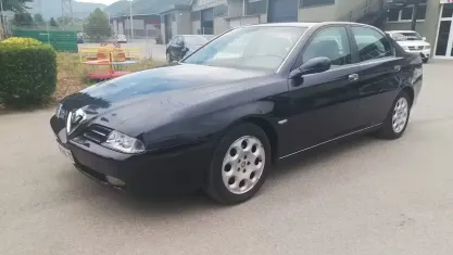 Usata Alfa Romeo 166 136 CV (100 kW) 1998 Bluazzurro Berlina