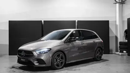 Uusi Mercedes B180 Advanced Plus 116 HP (85 kW) 2025 Harmaa Tila-auto