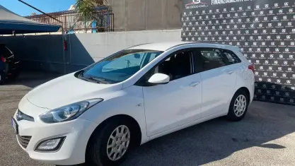 Usata Hyundai i30 Comfort 110 CV (80 kW) 2014 Bianco Berlina