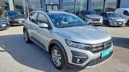 Grigio Usata 2022 Dacia Sandero Comfort Due volumi | 12.900 € (Buon prezzo)