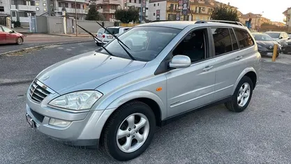 Usata Ssangyong (KGM) Kyron 141 CV (103 kW) 2009 Grigio SUV