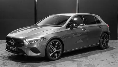 Nuova 2026 Mercedes A180 Tre volumi | 33.652 € (Super prezzo)