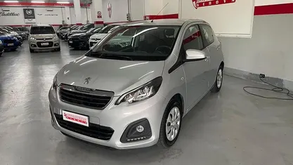 Usata Peugeot 108 Active 69 CV (50 kW) 2018 Argento SUV