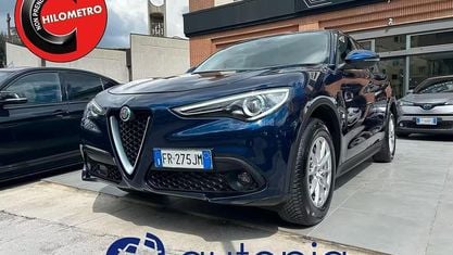 Usado Alfa Romeo Stelvio Business 210 HP (154 kW) 2018 Azul SUV
