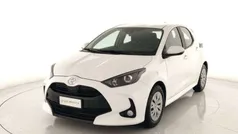 Bianco Usata 2023 Toyota Yaris Active Tre volumi | 15.600 € (Buon prezzo)