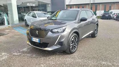 Begagnad Peugeot 2008 Allure 101 HK (74 kW) 2023 Grå SUV