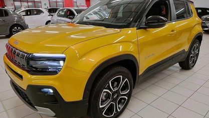 Begagnad Jeep Avenger Summit 101 HK (74 kW) 2024 Brun SUV