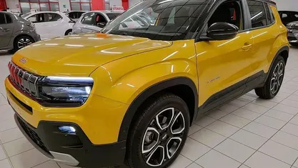 Begagnad Jeep Avenger Summit 101 HK (74 kW) 2024 Brun SUV