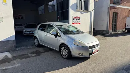 Usata Fiat Grande Punto Dynamic 90 CV (66 kW) 2006 Grigio Utilitaria