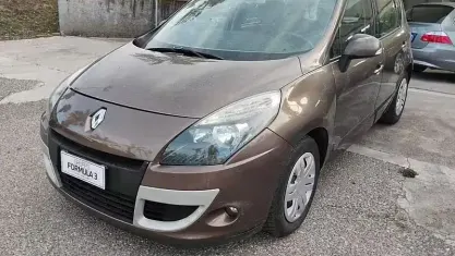 Usata Renault Scénic Dynamique 131 CV (96 kW) 2011 Marrone Monovolume