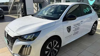 Bianco Nuova 2025 Peugeot 208 Style Due volumi | 20.500 € (Buon prezzo)