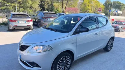 Usata Lancia Ypsilon 95 CV (69 kW) 2016 Utilitaria