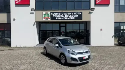 Usata Kia Rio EX 90 CV (66 kW) 2012 Grigio Berlina