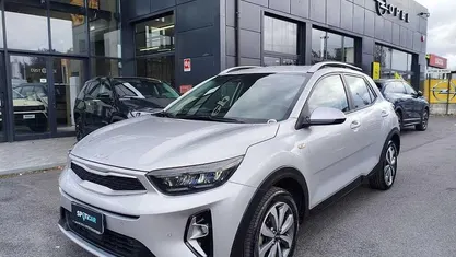 Usata Kia Stonic Style 101 CV (74 kW) 2022 Argento SUV