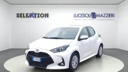 Usata Toyota Yaris Hybrid Business Edition 92 CV (67 kW) 2024 Bianco Berlina