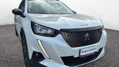 Usata Peugeot 2008 Allure 131 CV (96 kW) 2022 Bianco SUV
