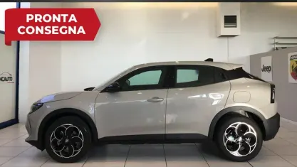 Usata Alfa Romeo Junior 114 kW (156 CV) 2025 Beige SUV