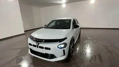 Usata Lancia Ypsilon 101 CV (74 kW) 2024 Verde metallizzato Utilitaria