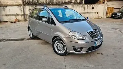 Usata Lancia Musa 120 CV (88 kW) 2008 Marrone Monovolume