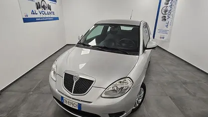 Usata Lancia Ypsilon 60 CV (44 kW) 2010 Grigio Utilitaria