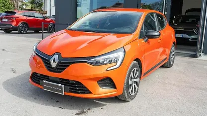 Usata Renault Clio V Evolution 91 CV (66 kW) 2023 Arancione Berlina