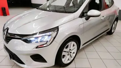 Usata Renault Clio Play 101 CV (74 kW) 2021 Argento Utilitaria