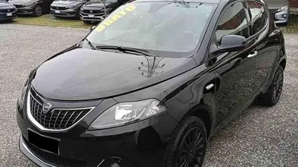 Usata Lancia Ypsilon Silver 69 CV (50 kW) 2022 Nero Utilitaria