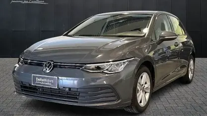 Usata VW Golf VIII Life 116 CV (85 kW) 2020 Grigio scuro metallizzato Utilitaria