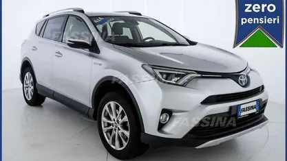 Argento Usata 2017 Toyota RAV4 Hybrid Lounge SUV | 18.600 € (Buon prezzo)