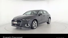 Grigio manhattan metallizzato Usata 2024 Audi A3 Advanced Plus Tre volumi | 31.900 € (Buon prezzo)