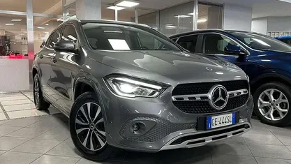 Grigio scuro metallizzato Usata 2021 Mercedes GLA200 SUV | 36.800 € (Buon prezzo)