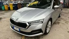 Grigio argento Usata 2021 Skoda Octavia Ambition Due volumi | 19.590 € (Buon prezzo)