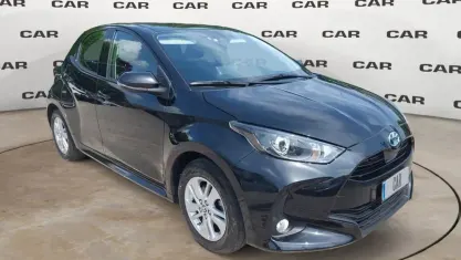 Usata Toyota Yaris Hybrid Business Edition 116 CV (85 kW) 2022 Nero Utilitaria
