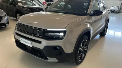 Usata Jeep Avenger EV 61 kW (84 CV) 2025 Beige SUV