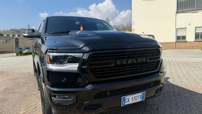 Usata RAM 1500 401 CV (294 kW) 2020 Nero Pick-up