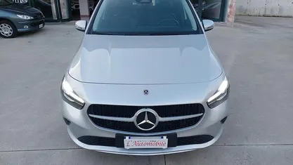 Usata Mercedes B180 AMG Line Premium 116 CV (85 kW) 2023 Grigio Monovolume