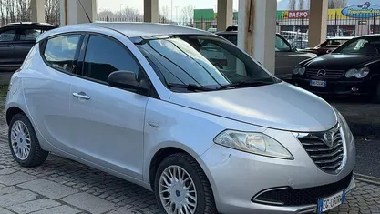 Usata Lancia Ypsilon Gold 69 CV (50 kW) 2011 Grigio Utilitaria