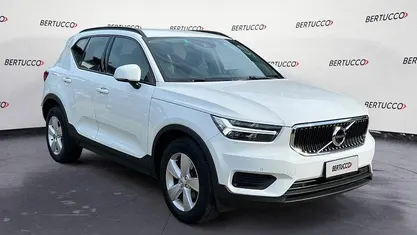 Usata 2021 Volvo XC40 Momentum SUV | 23.300 € (Buon prezzo)