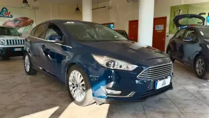 Usata Ford Focus Titanium 125 CV (91 kW) 2015 Blu Berlina