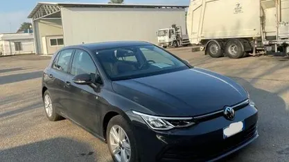 Usata VW Golf VIII Life 110 CV (80 kW) 2022 Grigio Berlina