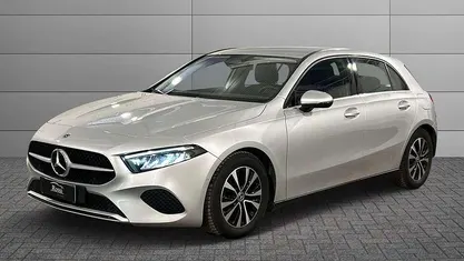 Usata Mercedes A180 Advanced 116 CV (85 kW) 2023 Argento iridio Berlina