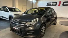 Grigio scuro Usata 2016 Kia Rio Tre volumi | 6500 € (Buon prezzo)